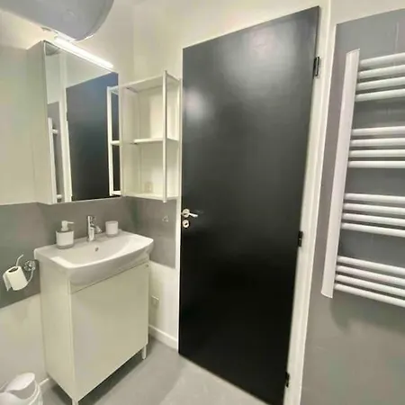 Joli Studio 4 Pers. A 2 Pas De La Climatise Frejus